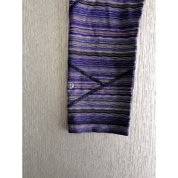 Lululemon Leggings Size 6 Purple Striped Wunder Under Pants Crop Capri Womens - Picture 5 of 6
